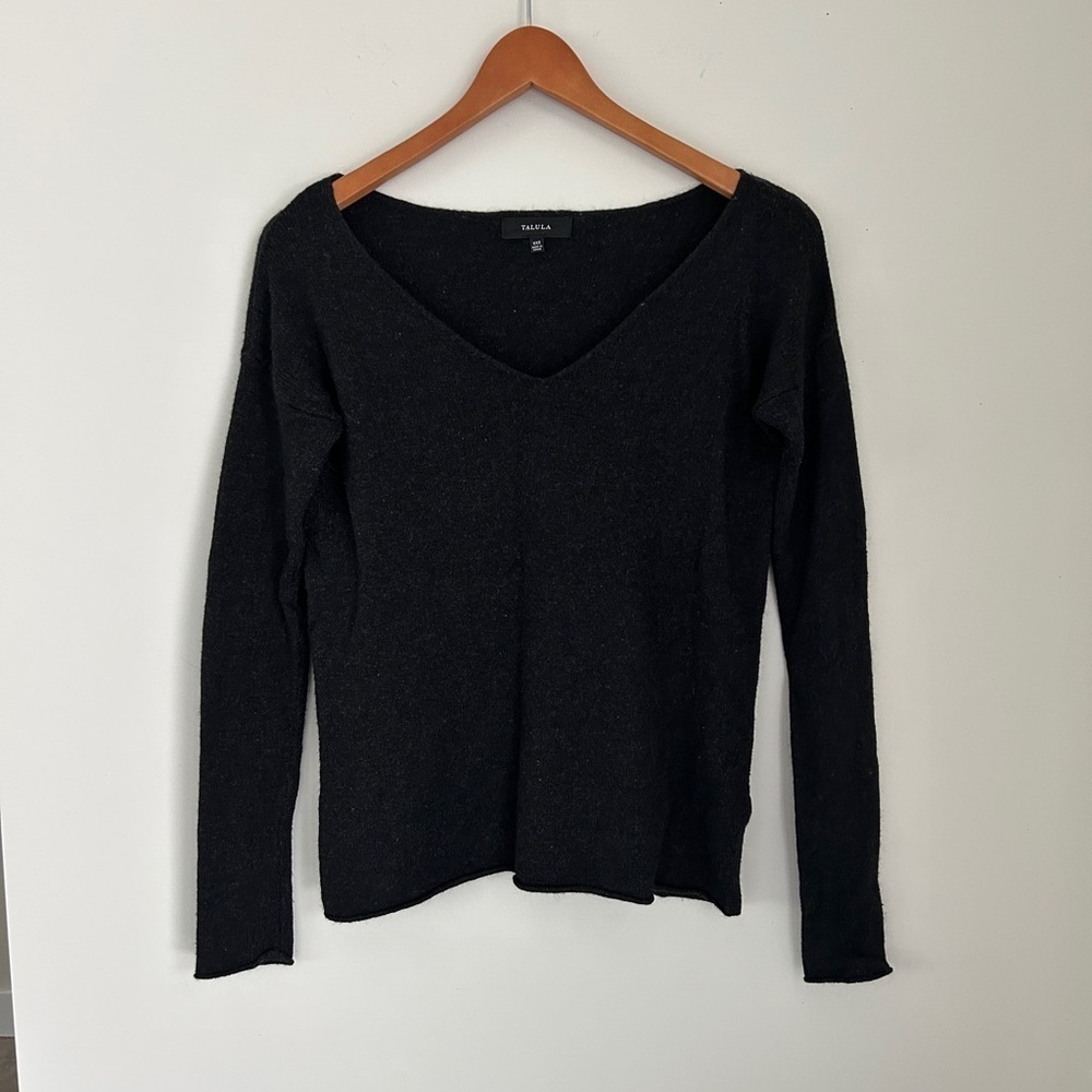ARITZIA TALULA Cashmere V neck Long Sleeve size XXS - fits like XS - Picture 1 of 4